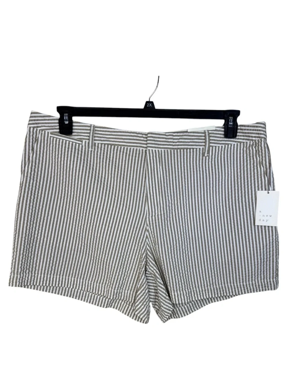 a new day Shorts White/Tan Striped Seersucker in Size18  NWT